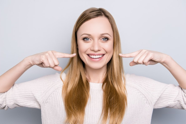 Diferencias entre carillas de cerámica y composite.  Clínica Villalaín, tus dentistas en Avilés.