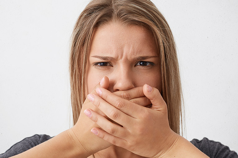 Clínica-Villalaín.-Qué-es-la-halitosis-y-por-qué-tengo-mal-aliento
