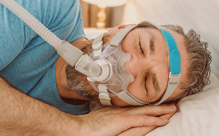 Cómo solucionar el despertar con la boca seca si usas CPAP
